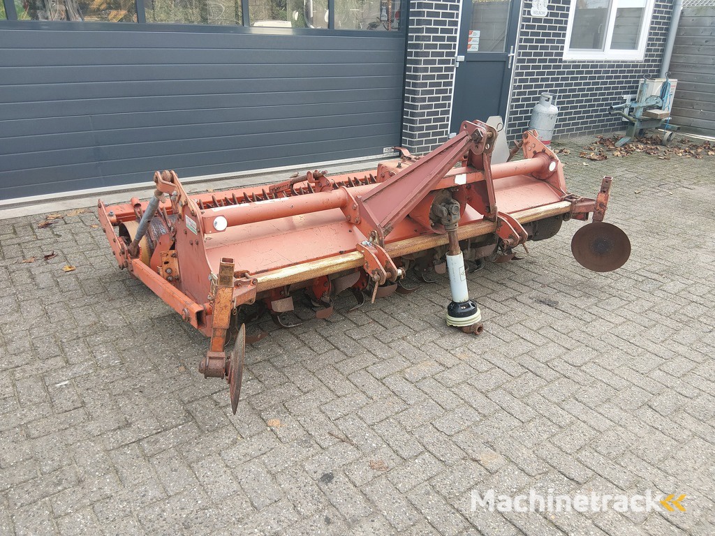 Kuhn Grondfrees 230 cm breed met Pakkerwals