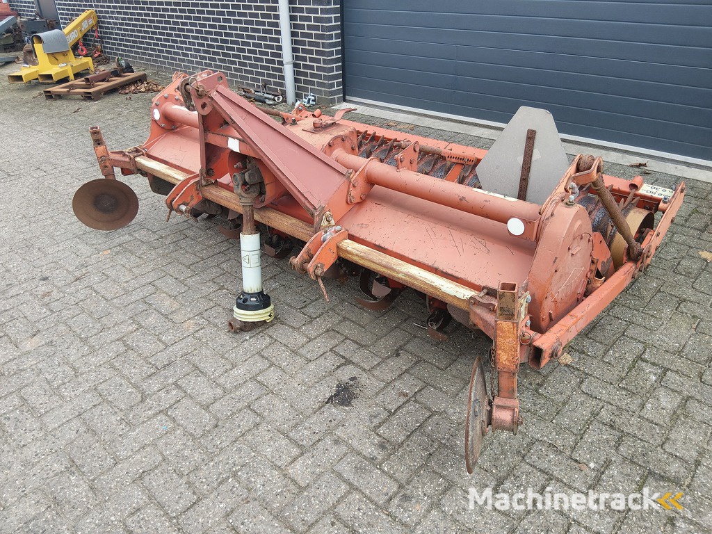 Kuhn Grondfrees 230 cm breed met Pakkerwals