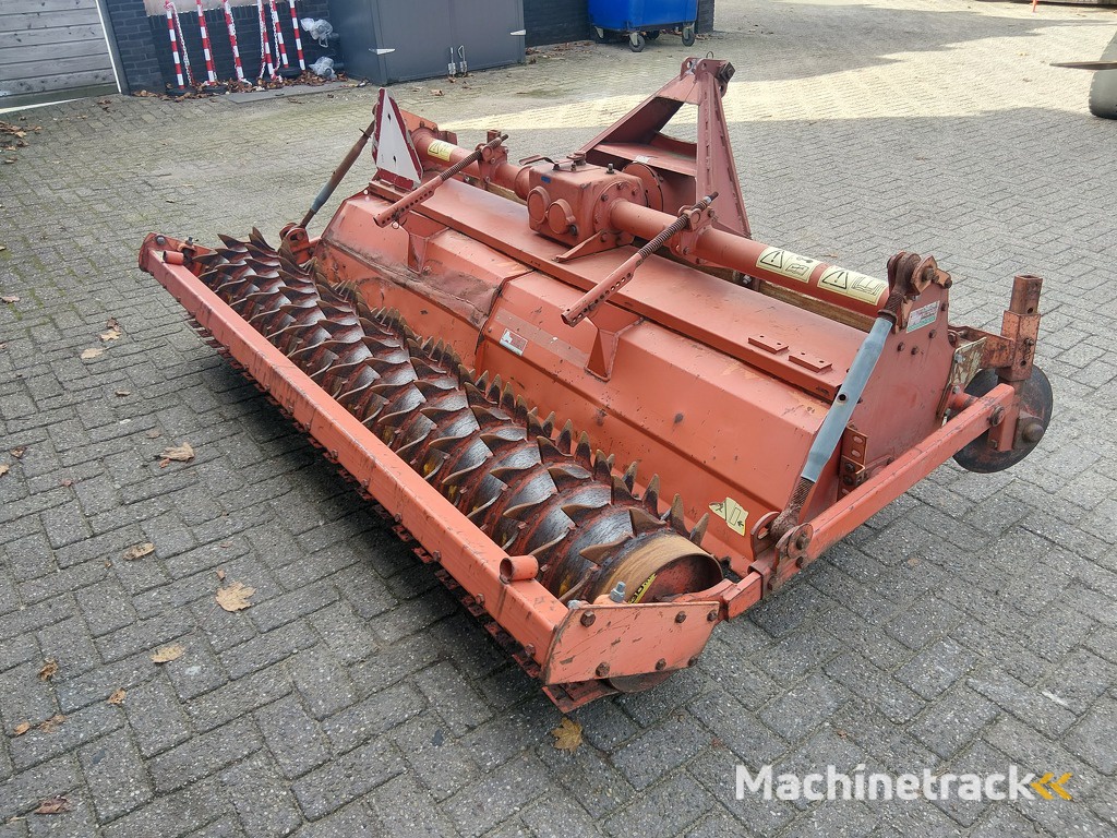 Kuhn Grondfrees 230 cm breed met Pakkerwals