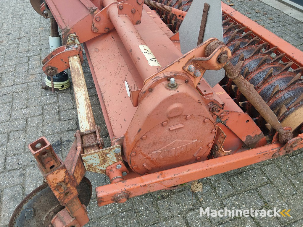 Kuhn Grondfrees 230 cm breed met Pakkerwals