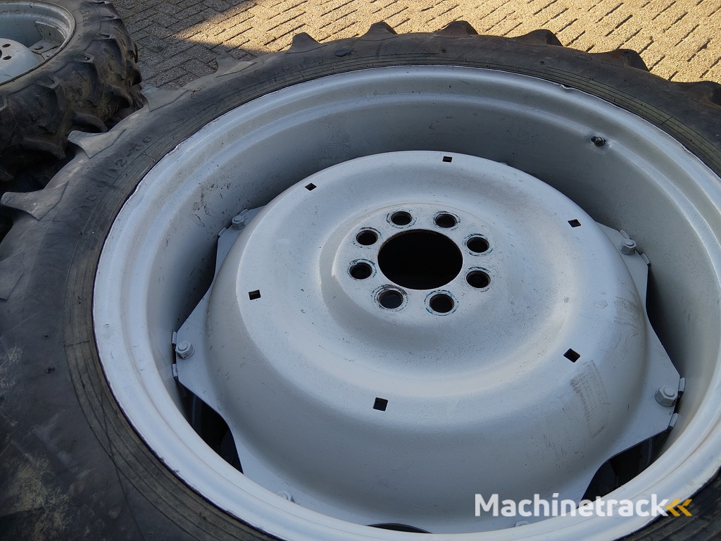 Setje Ford wielen   9.5 R28 en 13.6 R36
