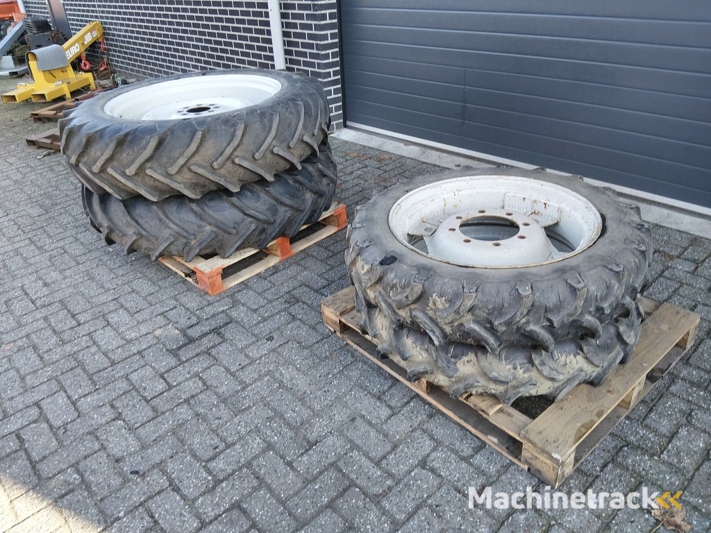 Setje Ford wielen   9.5 R28 en 13.6 R36