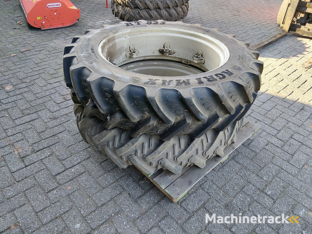 Wielen / banden 320/85 R36 12.4 R36