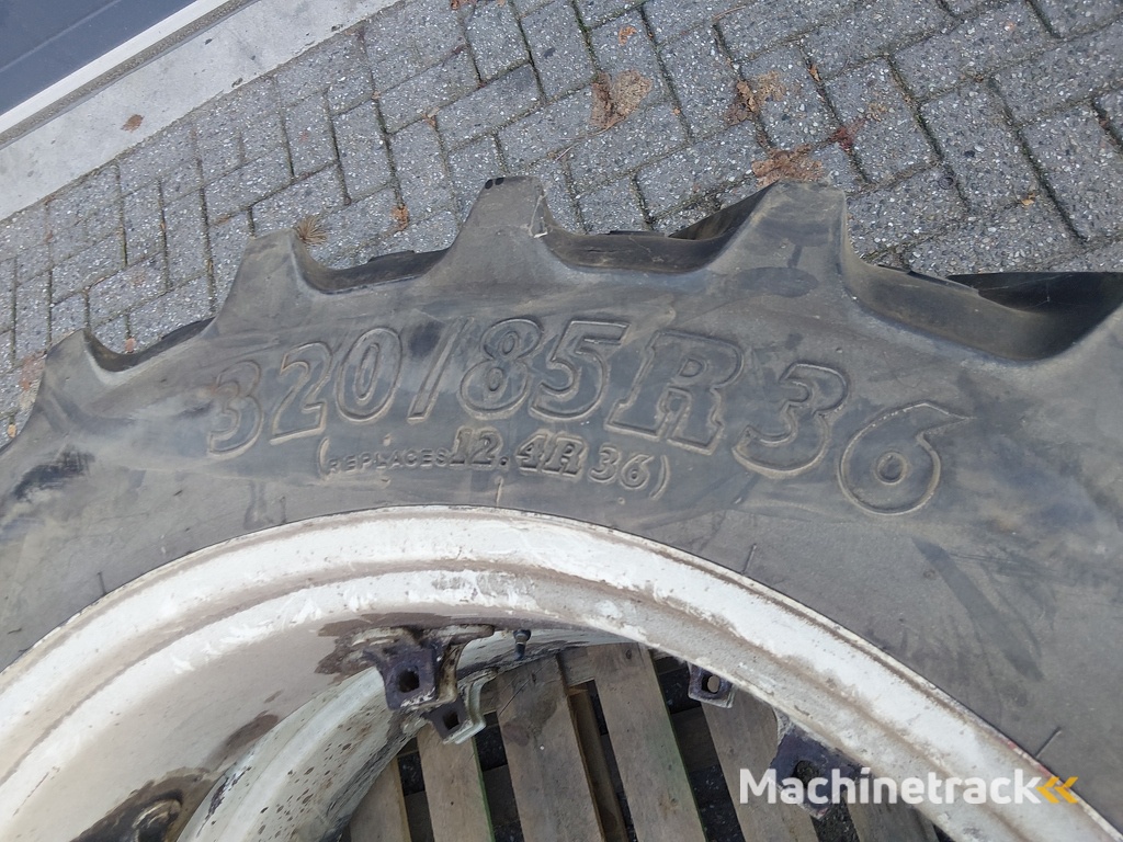 Wielen / banden 320/85 R36 12.4 R36