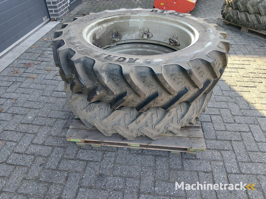 Wielen / banden 320/85 R36 12.4 R36