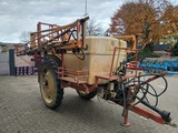 Minituur van Agrifac / Cebeco getrokken veldspuit 27 meter 3000 liter