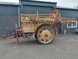 Minituur van Agrifac / Cebeco getrokken veldspuit 27 meter 3000 liter