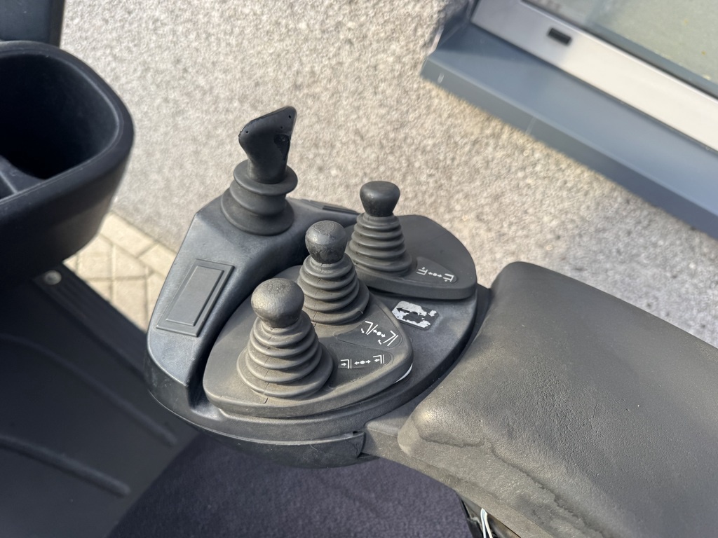 Linde H18T-01 Triplo 500 Freelift / Sideshift LPG 2012