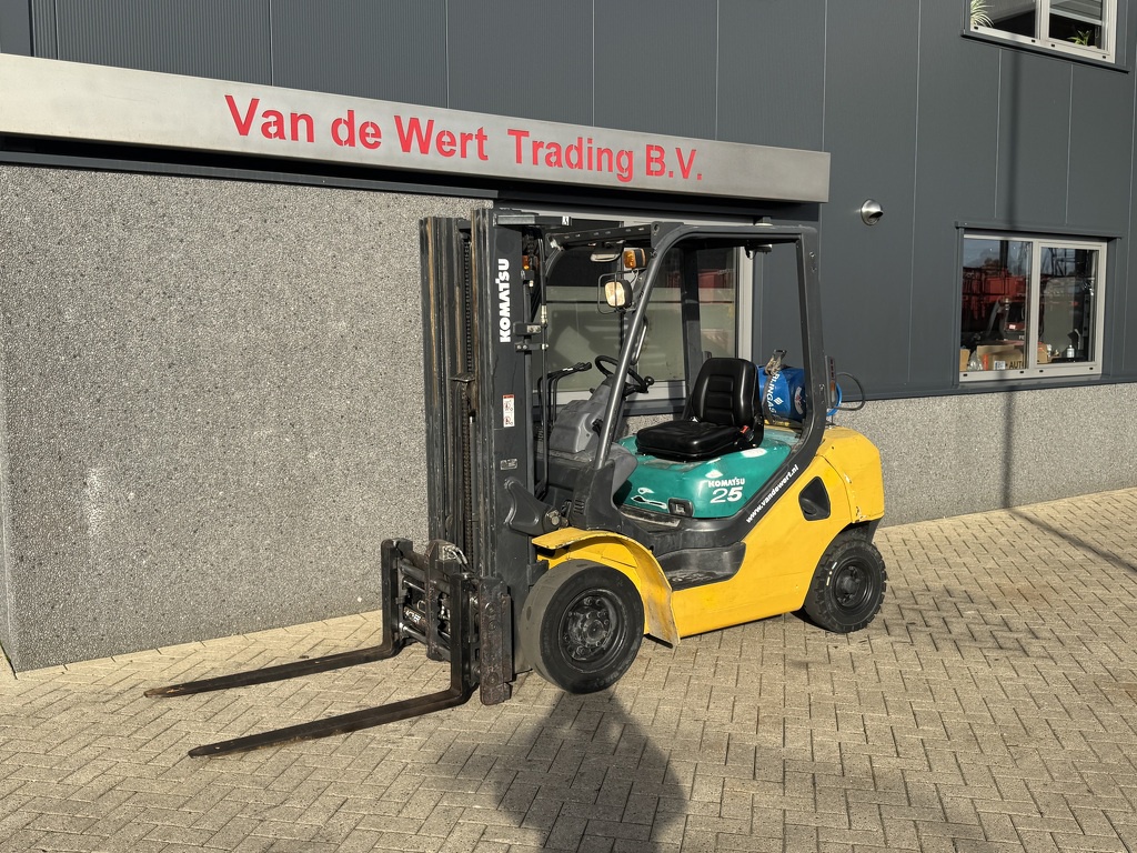 Komatsu FG25HT-16R Triplo 470 Freelift / Sideshift / Vorkversteller LPG 2008