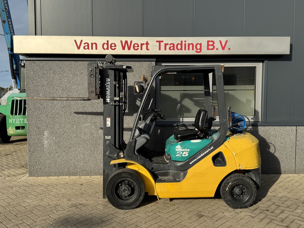 Komatsu FG25HT-16R Triplo 470 Freelift / Sideshift / Vorkversteller LPG 2008