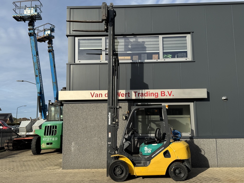 Komatsu FG25HT-16R Triplo 470 Freelift / Sideshift / Vorkversteller LPG 2008