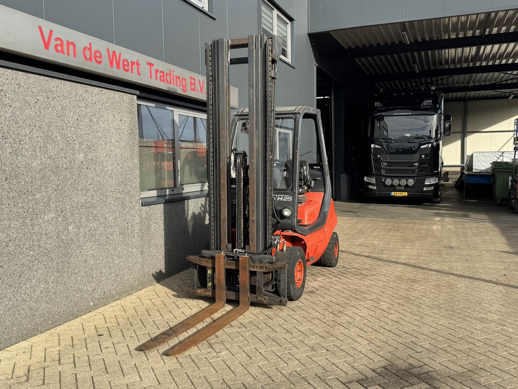 Linde H25D-02 Triplo 640 Freelift / Sideshift / 4e functie Diesel 1995