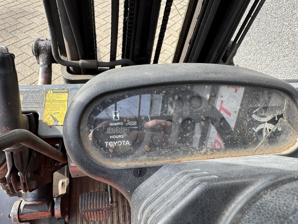 Toyota 02-6FDF15 Triplo 470 Freelift / Sideshift Diesel 1998