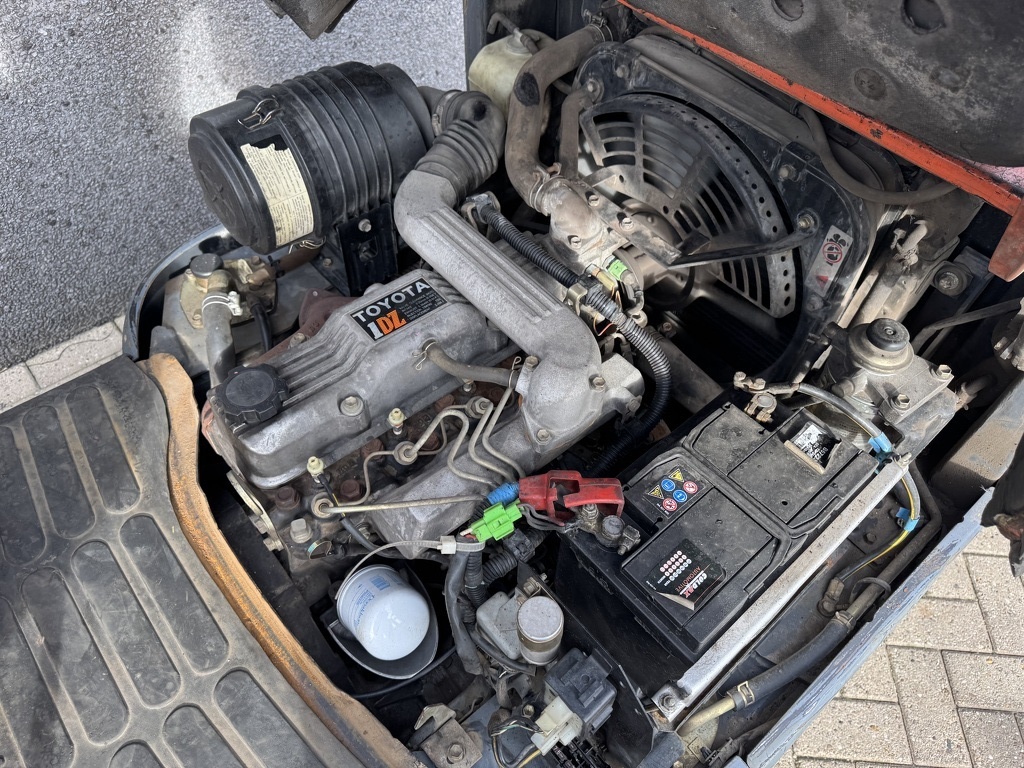 Toyota 02-6FDF15 Triplo 470 Freelift / Sideshift Diesel 1998