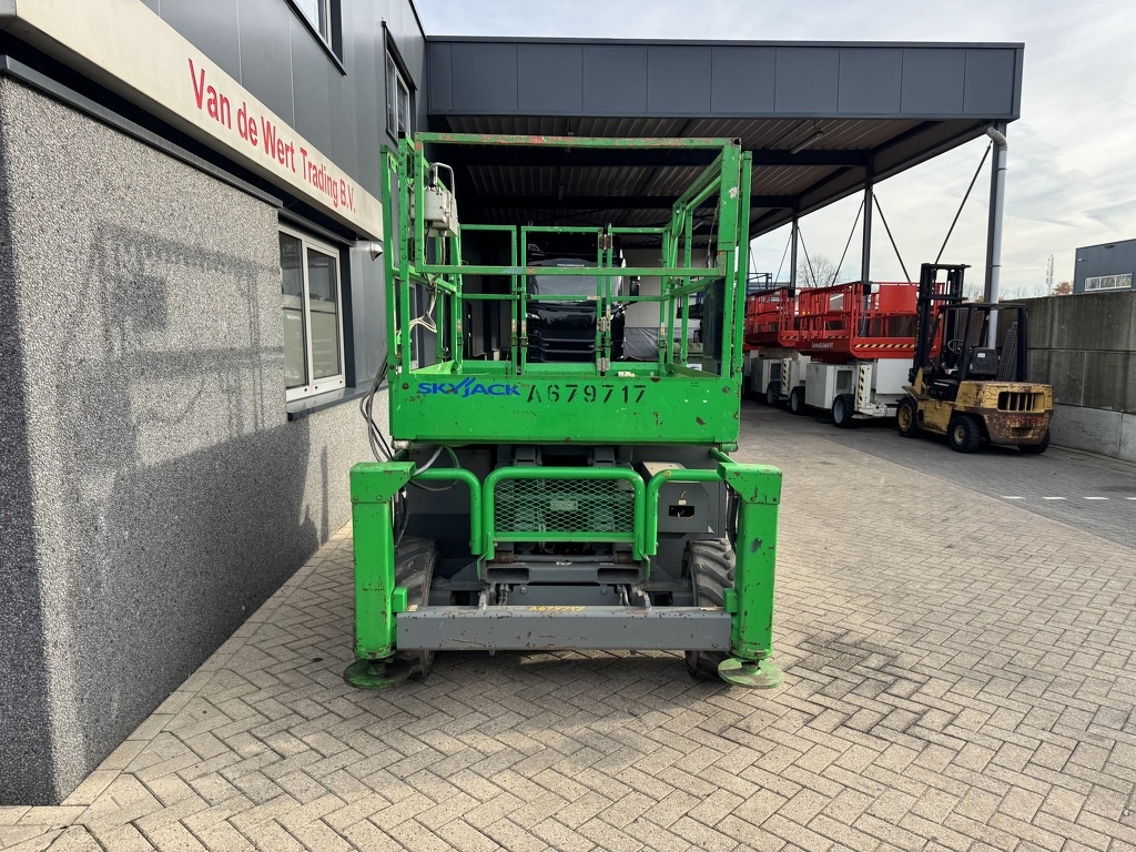 SKYJACK SJ 6826RT Schaarhoogwerker SCISSOR 2012 4X4 Kubota Diesel 10M Werkhoogte