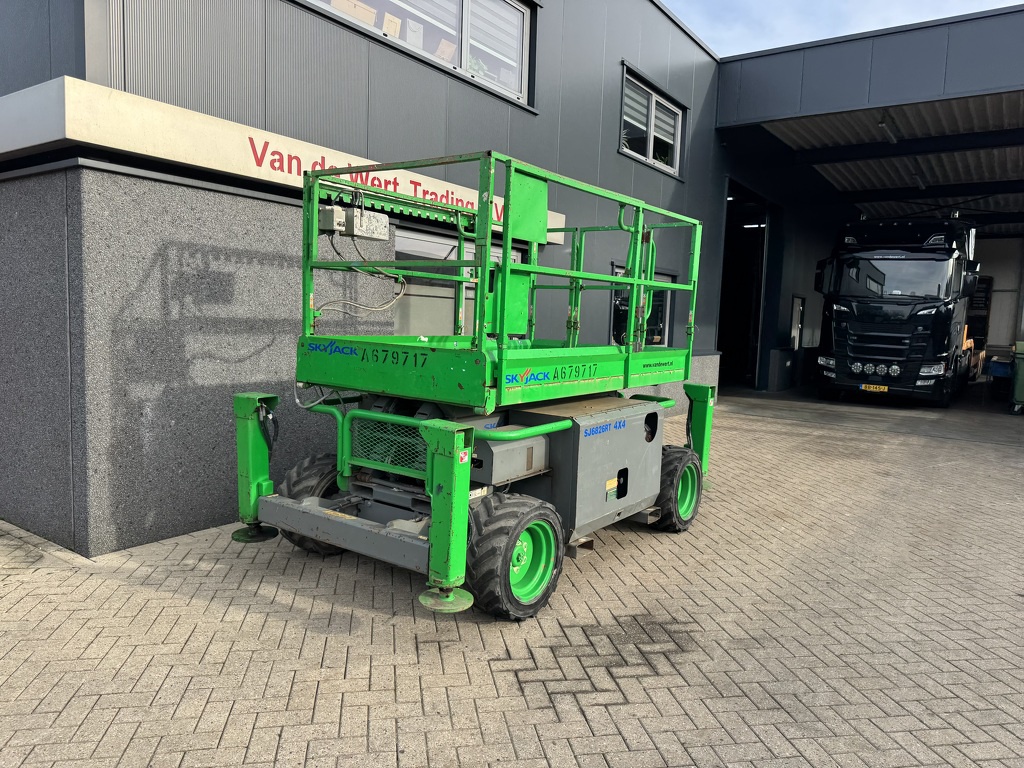 SKYJACK SJ 6826RT Schaarhoogwerker SCISSOR 2012 4X4 Kubota Diesel 10M Werkhoogte