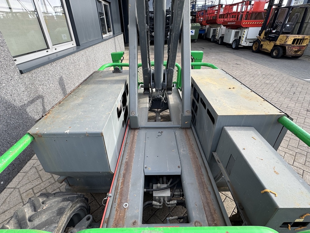 SKYJACK SJ 6826RT Schaarhoogwerker SCISSOR 2012 4X4 Kubota Diesel 10M Werkhoogte