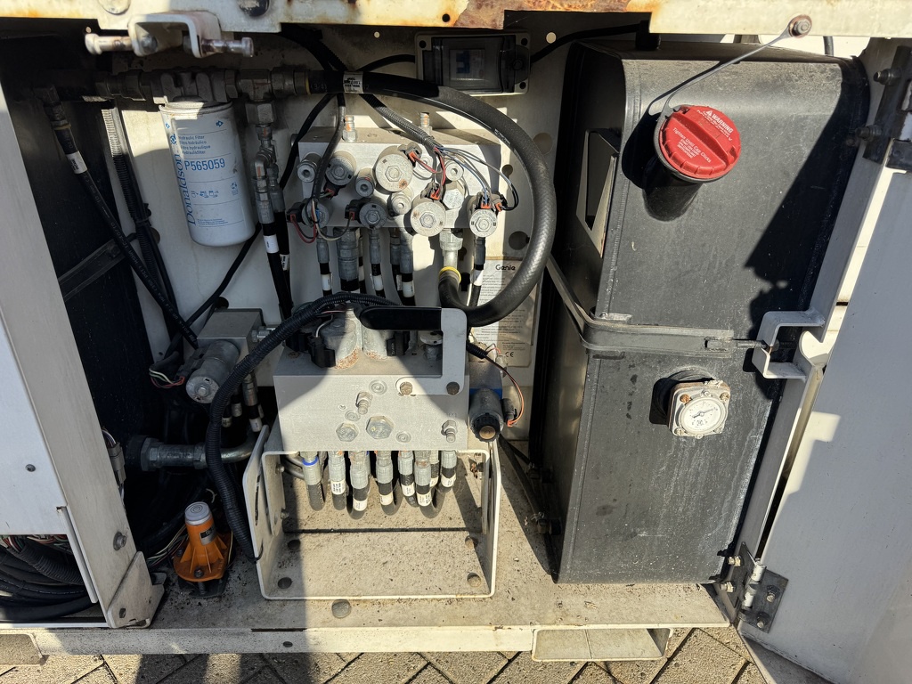 Genie GS 3369 RT  Hoogwerker / Arbeitsbuhne 12mtr werkhoogte 4x4 Kubota DIESEL 2012