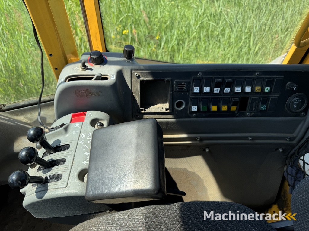 VOLVO - L110E - Shovel - Wheelloader  - 2005 - 9375 hours -