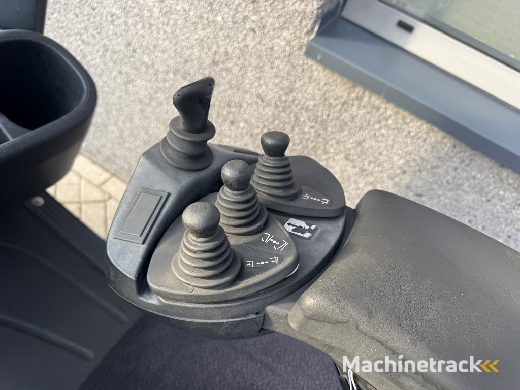 Linde H18T-01 Triplo 500 Freelift / Sideshift LPG 2012