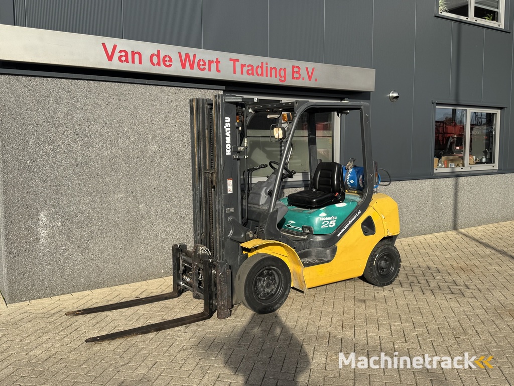 Komatsu FG25HT-16R Triplo 470 Freelift / Sideshift / Vorkversteller LPG 2008