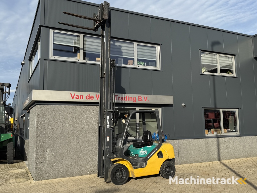 Komatsu FG25HT-16R Triplo 470 Freelift / Sideshift / Vorkversteller LPG 2008