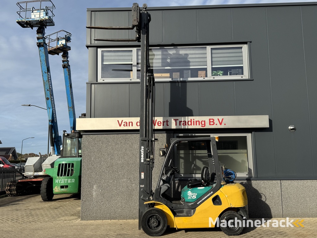 Komatsu FG25HT-16R Triplo 470 Freelift / Sideshift / Vorkversteller LPG 2008