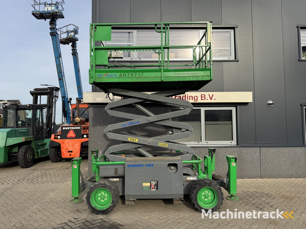 SKYJACK SJ 6826RT Schaarhoogwerker SCISSOR 2012 4X4 Kubota Diesel 10M Werkhoogte