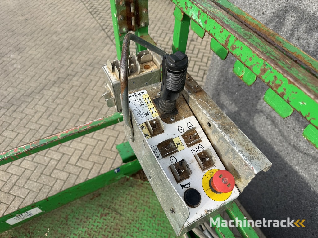 SKYJACK SJ 6826RT Schaarhoogwerker SCISSOR 2012 4X4 Kubota Diesel 10M Werkhoogte