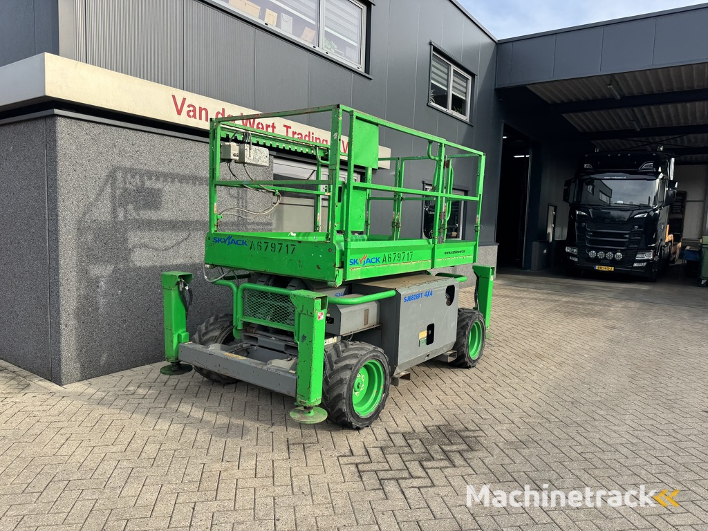 SKYJACK SJ 6826RT Schaarhoogwerker SCISSOR 2012 4X4 Kubota Diesel 10M Werkhoogte