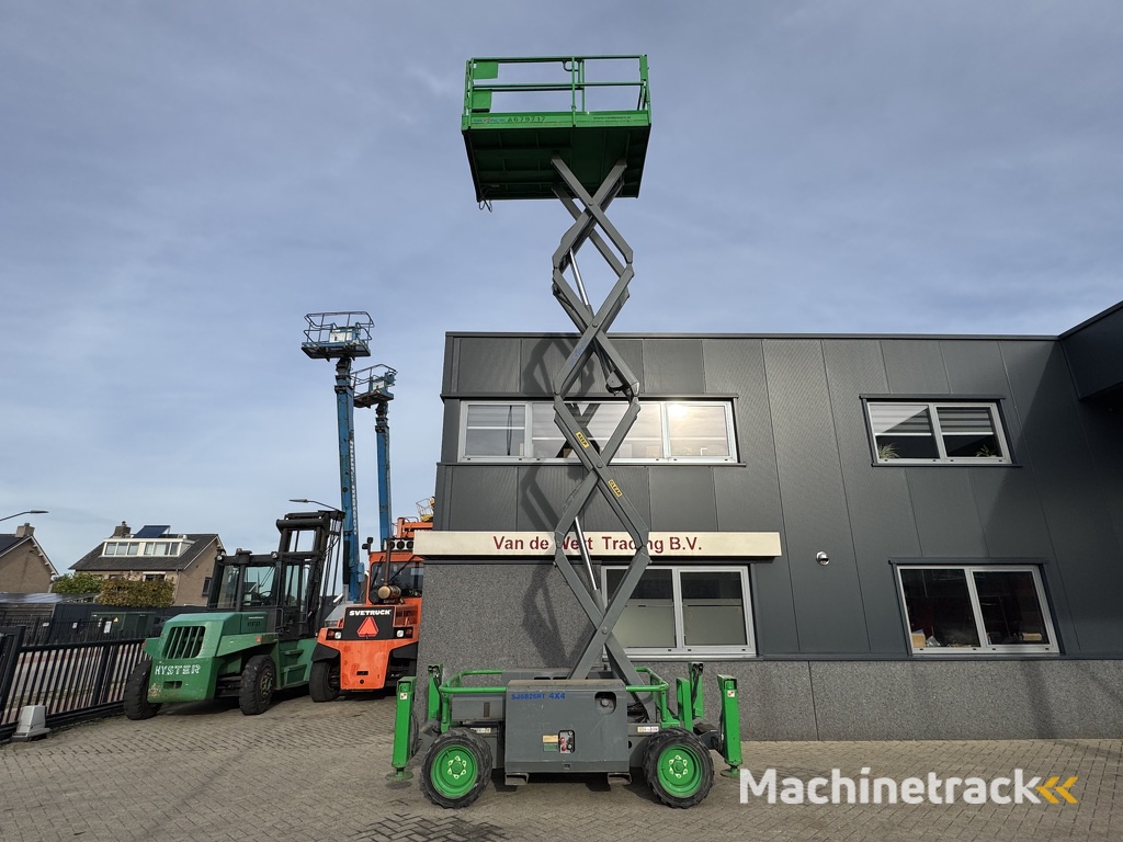 SKYJACK SJ 6826RT Schaarhoogwerker SCISSOR 2012 4X4 Kubota Diesel 10M Werkhoogte