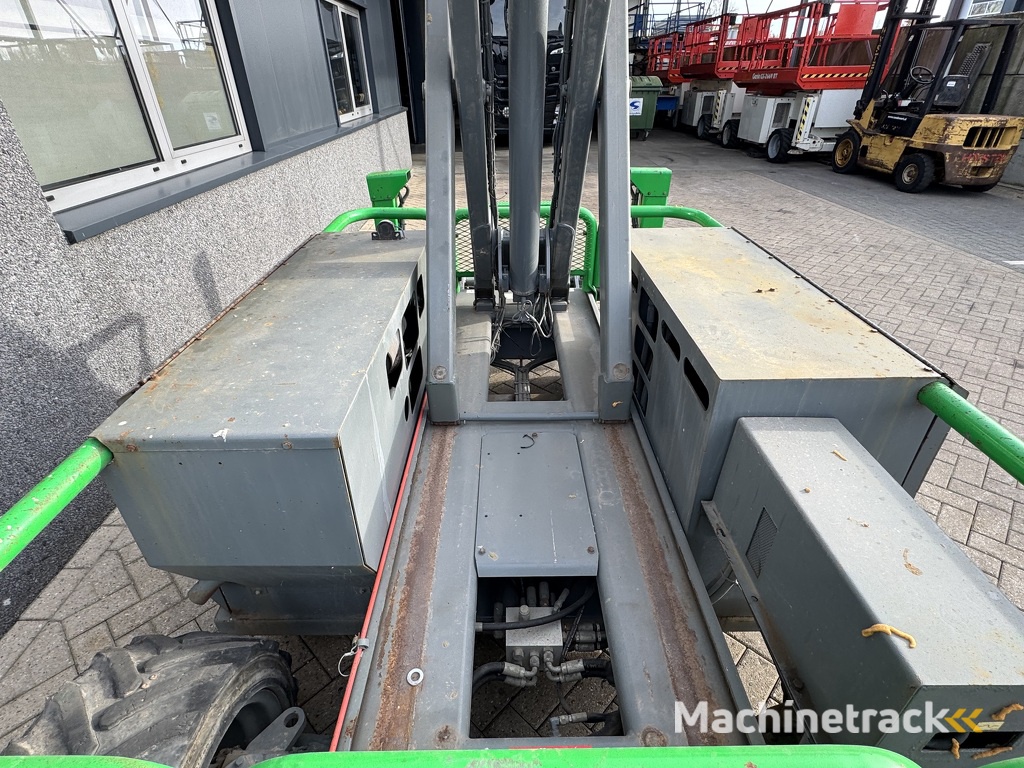 SKYJACK SJ 6826RT Schaarhoogwerker SCISSOR 2012 4X4 Kubota Diesel 10M Werkhoogte