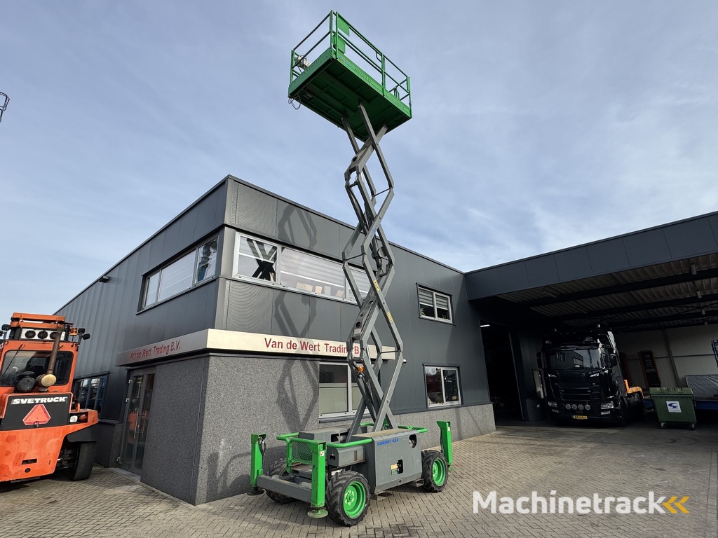 SKYJACK SJ 6826RT Schaarhoogwerker SCISSOR 2012 4X4 Kubota Diesel 10M Werkhoogte