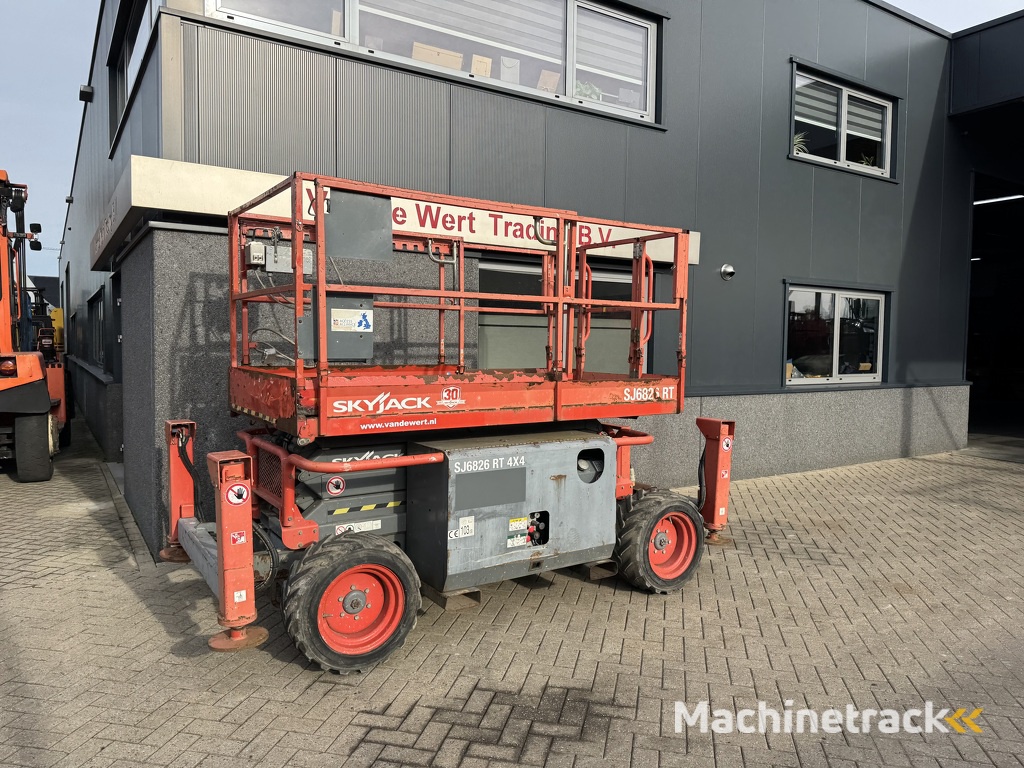 SKYJACK SJ 6826RT Schaarhoogwerker SCISSOR 2016 4X4 Kubota Diesel 10M Werkhoogte