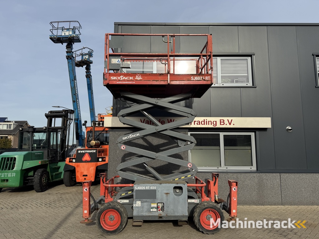 SKYJACK SJ 6826RT Schaarhoogwerker SCISSOR 2016 4X4 Kubota Diesel 10M Werkhoogte
