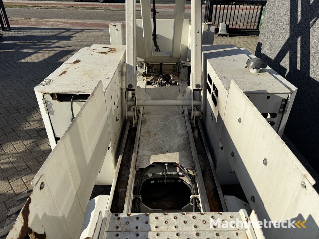 Genie GS 3369 RT  Hoogwerker / Arbeitsbuhne 12mtr werkhoogte 4x4 Kubota DIESEL 2012