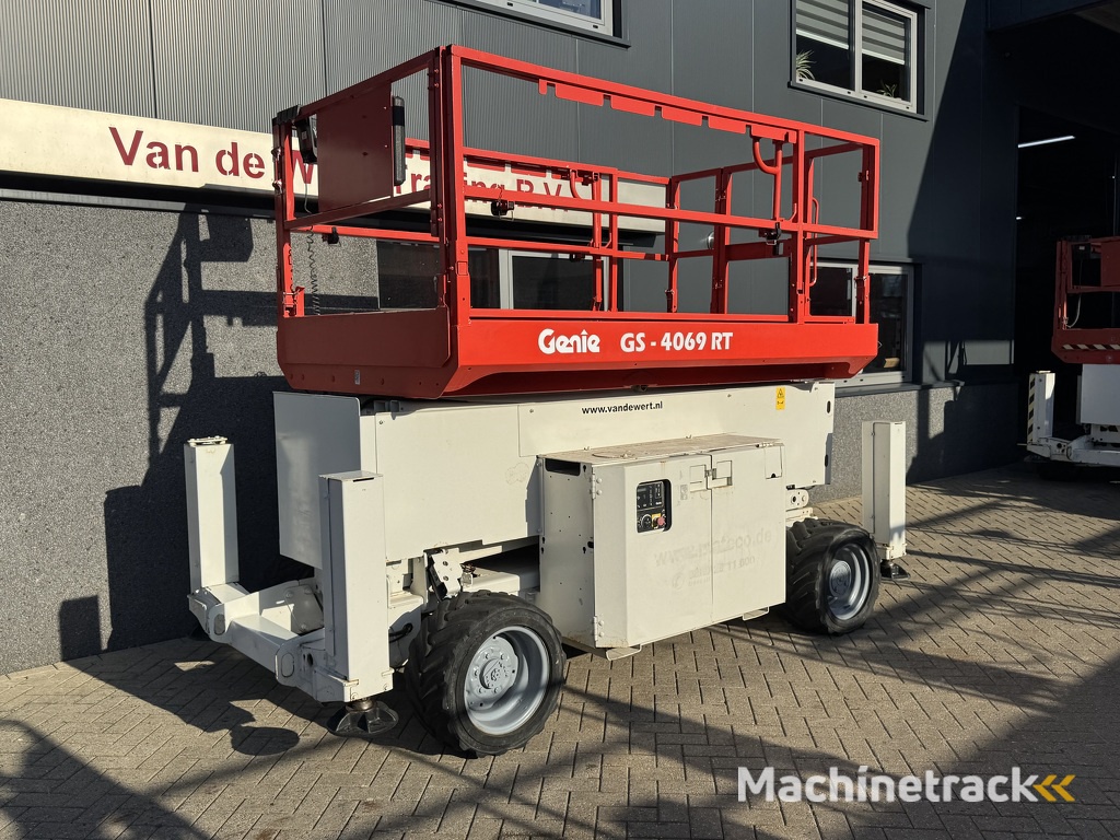 GENIE GS 4069 RT  Hoogwerker / Arbeitsbuhne 14mtr werkhoogte 4x4 Kubota DIESEL 2013