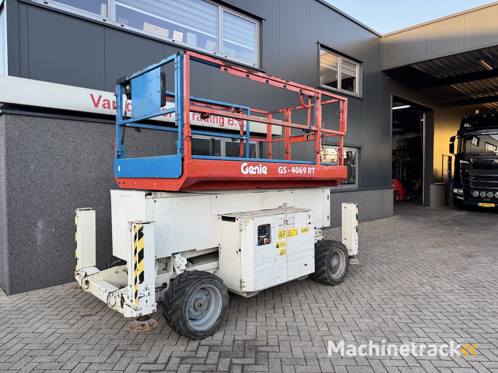 GENIE GS 4069 RT  Hoogwerker / Arbeitsbuhne 14mtr werkhoogte 4x4 Kubota DIESEL 2012