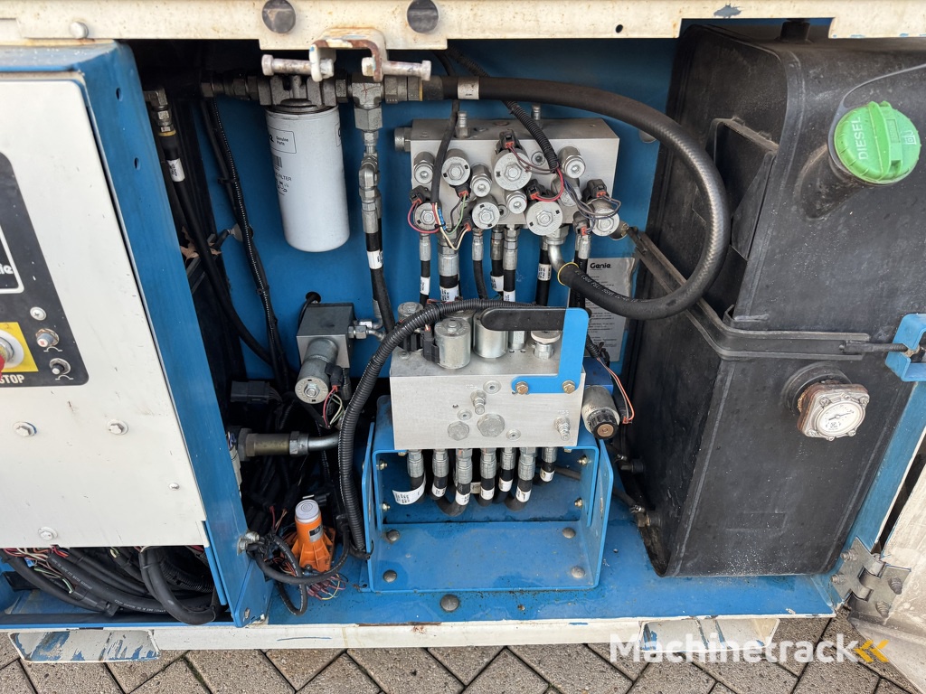 GENIE GS 4069 RT  Hoogwerker / Arbeitsbuhne 14mtr werkhoogte 4x4 Kubota DIESEL 2012