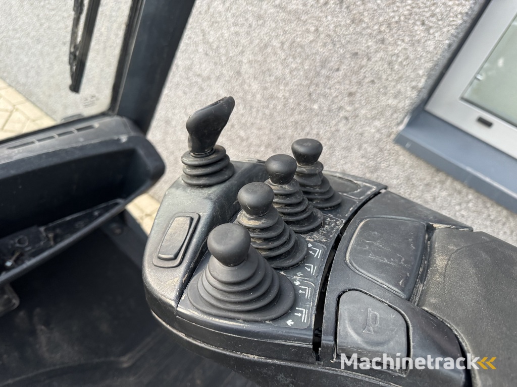 Linde H25D-02 Triplo 550 Freelift / Sideshift / 4e functie VW Diesel 2014