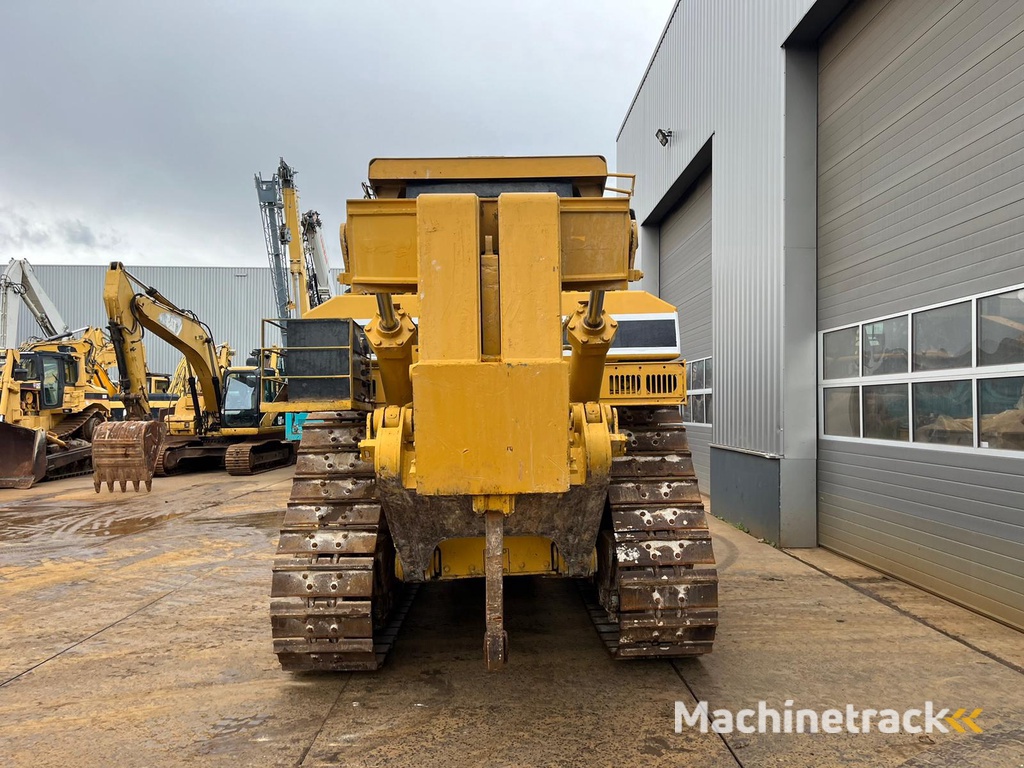 Caterpillar D8R - Single shank ripper