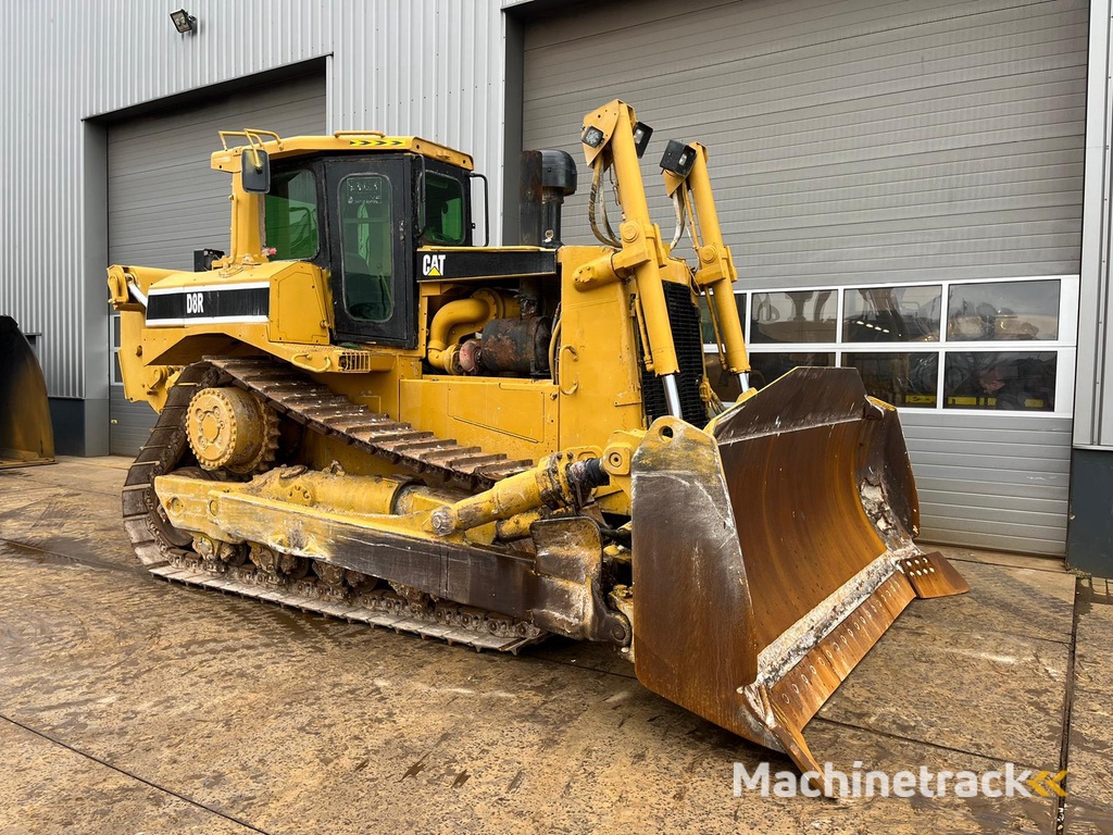 Caterpillar D8R - Single shank ripper