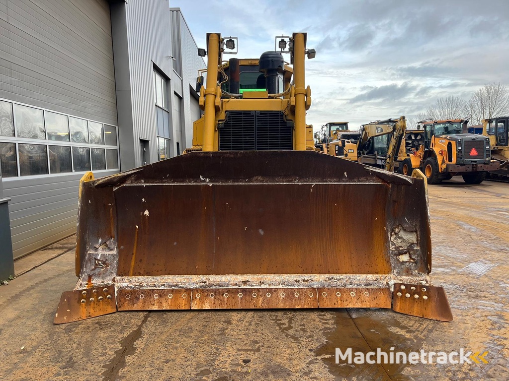 Caterpillar D8R - Single shank ripper