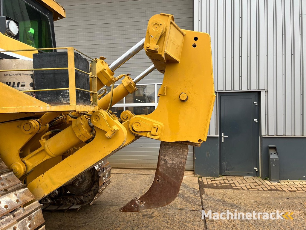 Caterpillar D8R - Single shank ripper