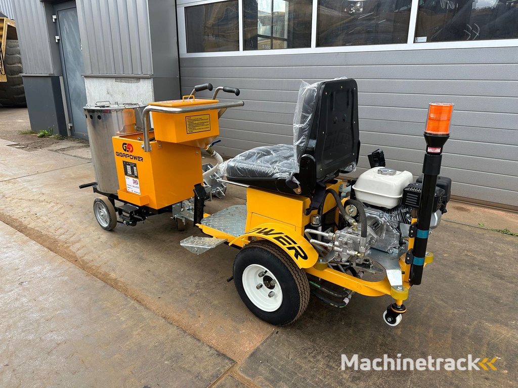 Giga power 860 Road Marking Machine