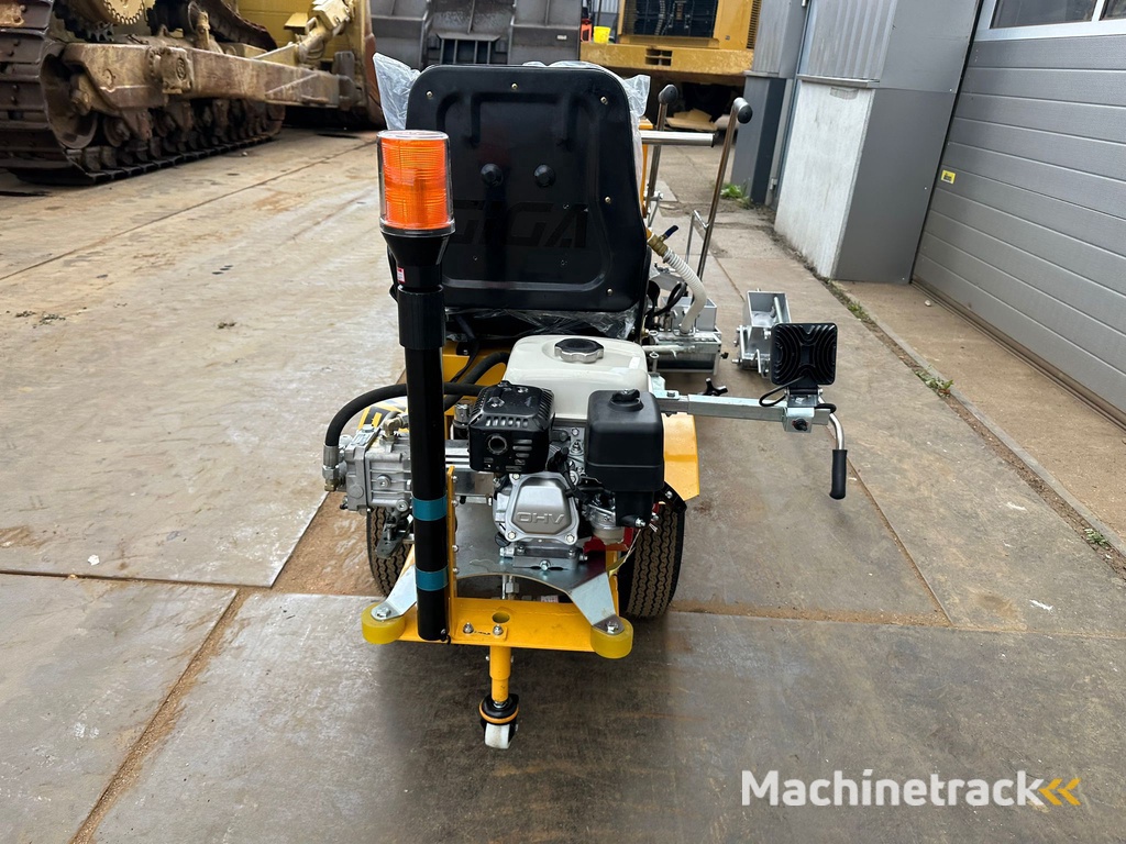 Giga power 860 Road Marking Machine