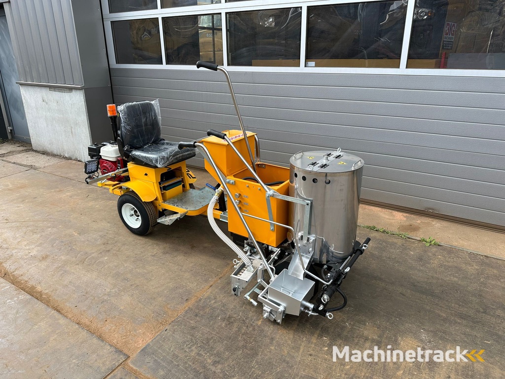 Giga power 860 Road Marking Machine