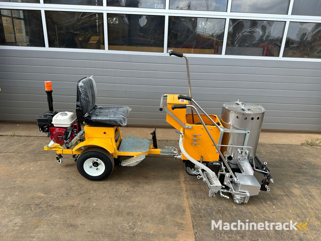 Giga power 860 Road Marking Machine