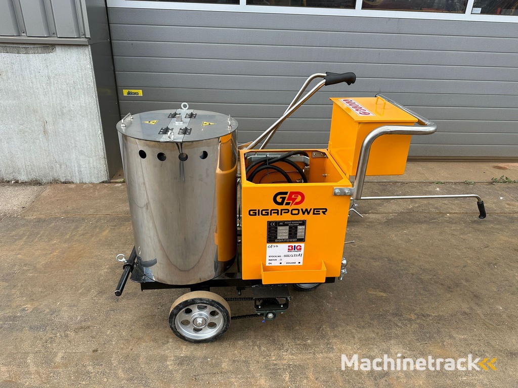 Giga power 860 Road Marking Machine