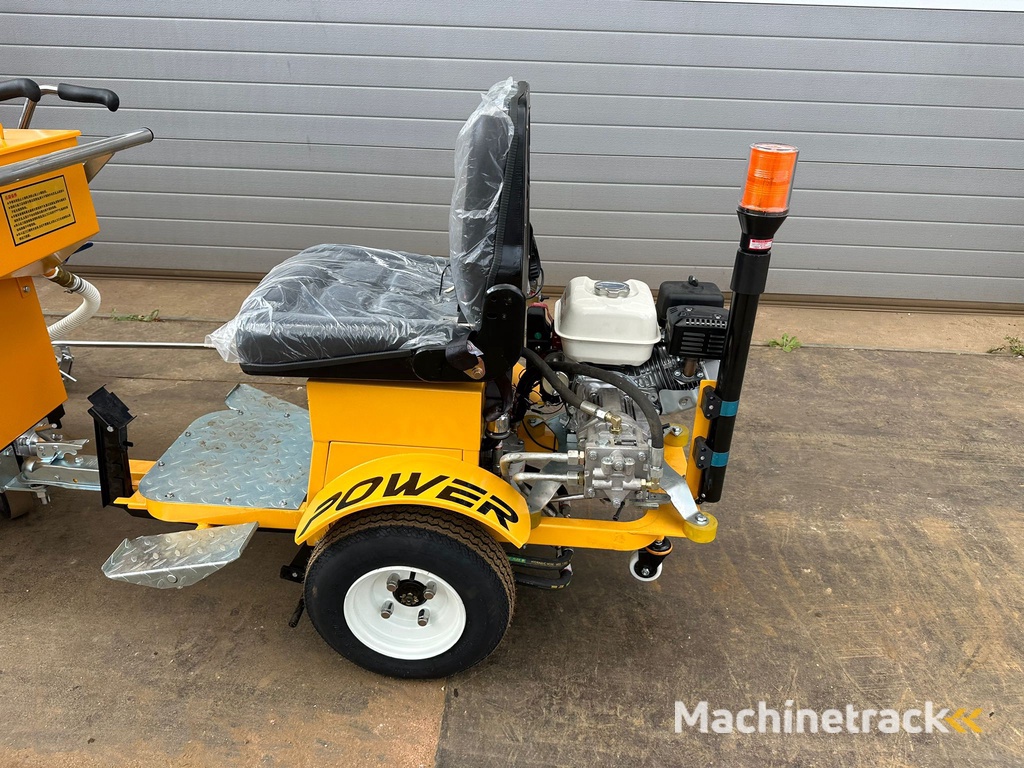 Giga power 860 Road Marking Machine